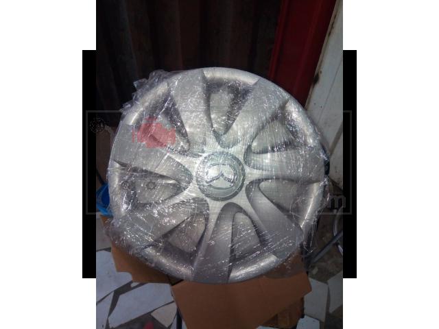 Plastic wheel cap