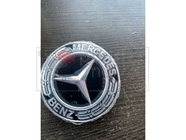 Mercedes Benz wheel center caps