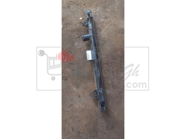 Toyota Yaris radiator top cover