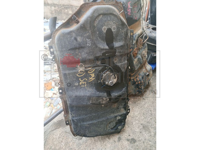 Toyota voxy 2015 fuel tank