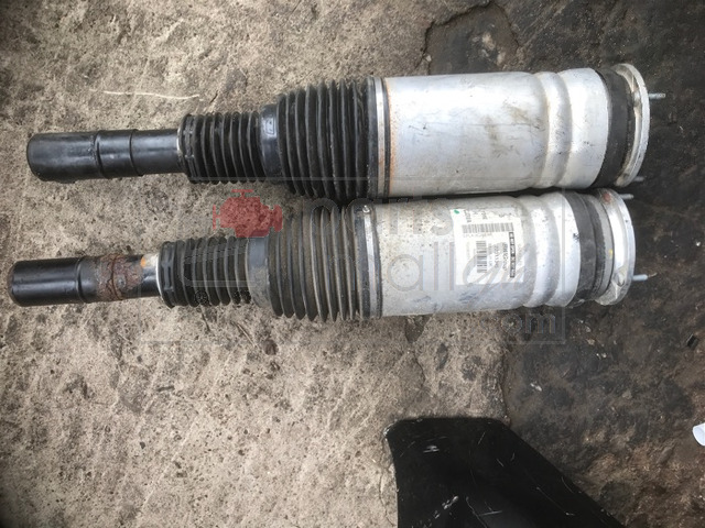 Range sports Front Pair air shocks