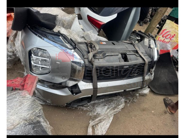 Mitsubishi Outlander Front cut