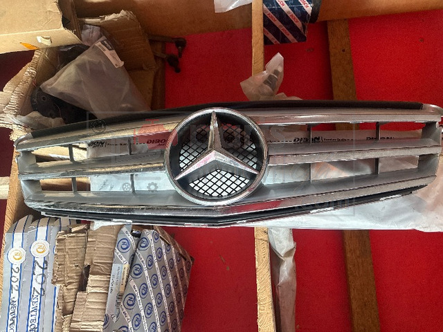 Mercedes-Benz C-class Grille