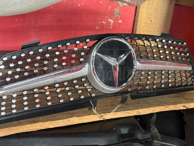Mercedes-Benz W203 grille