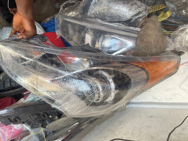 Hyundi veloster headlight