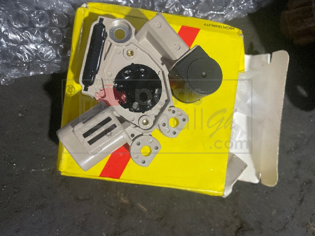 Alternator voltage regulator