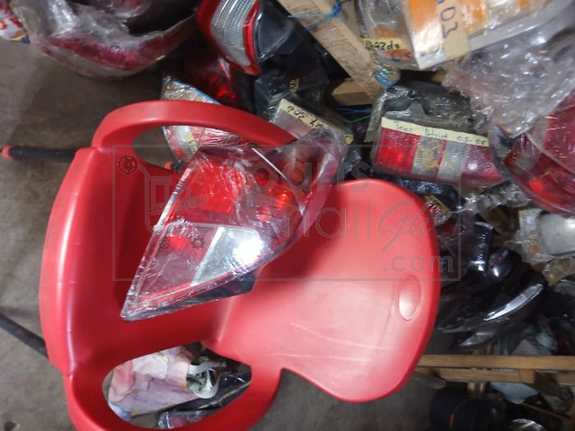 2010-2016 Nissan  Versa Tail light
