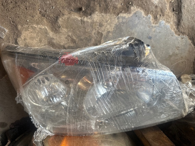 Toyota Avensis Headlight
