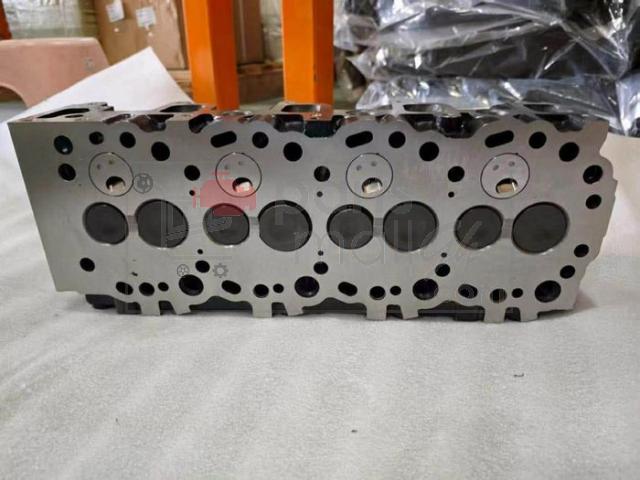 Toyota 5L Hilux Engine Cylinder Head